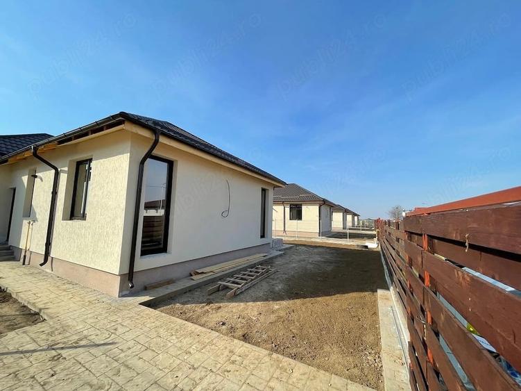 Casă cu 4 camere cu Teren 500 Mp în 1 Decembrie