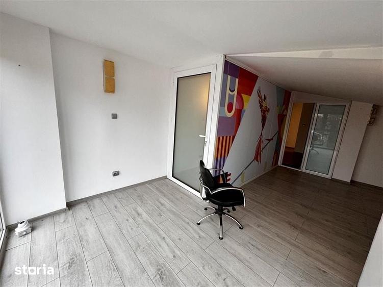 Casă cu 6 camere cu Teren 270 Mp în Sud