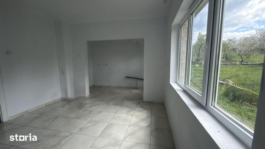 Casă cu 3 camere cu Teren 2200 Mp în Șișești