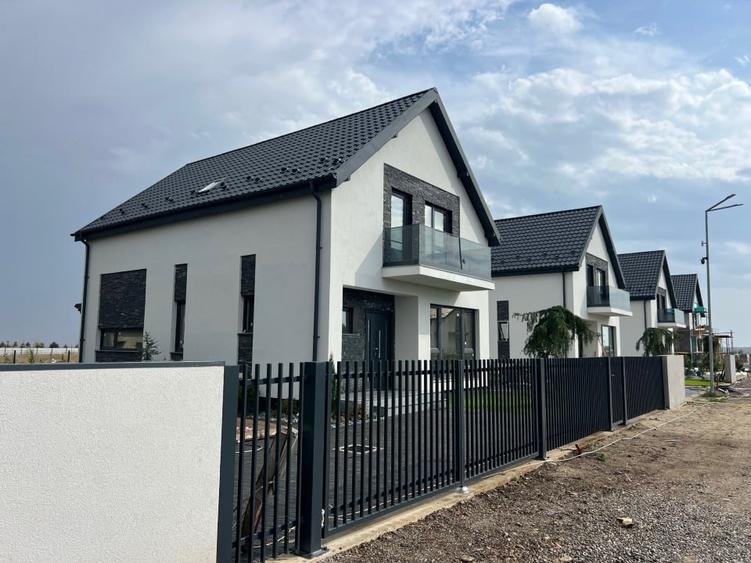 Casă individuală cu 4 camere cu Teren 350 Mp în Târgșoru Vechi