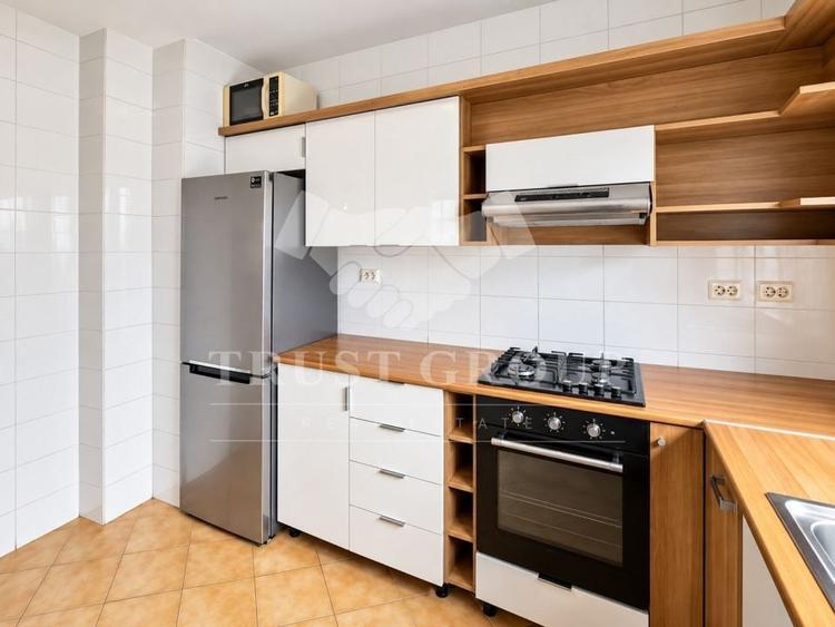 Apartament cu 3 camere semidecomandat, mobilat în Aviatorilor