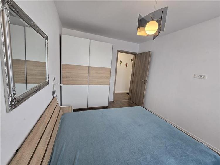 Apartament cu 2 camere decomandat, mobilat în Tractorul