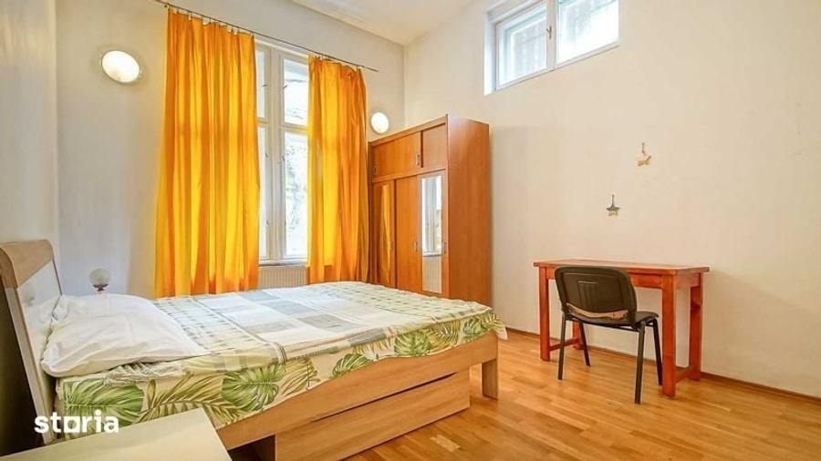 Apartament cu 3 camere decomandat în Centrul Istoric