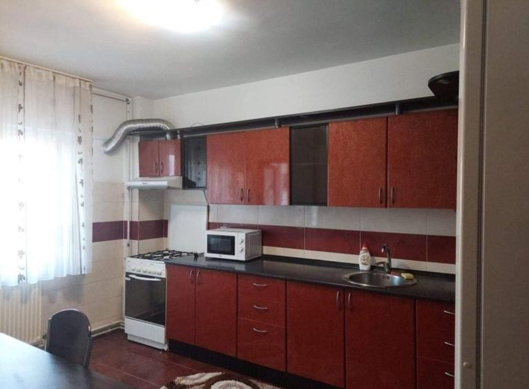 Inchiriez apartament 3 camere in complexul studentesc - 2