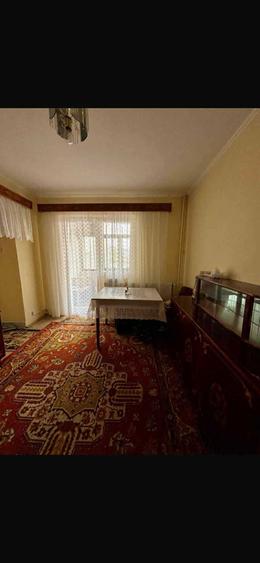 Apartament cu 3 camere decomandat în Huși
