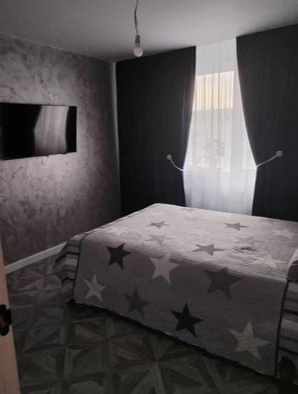 Apartament cu 3 camere decomandat în Titan