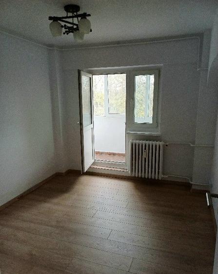 Apartament cu 4 camere decomandat în Beller