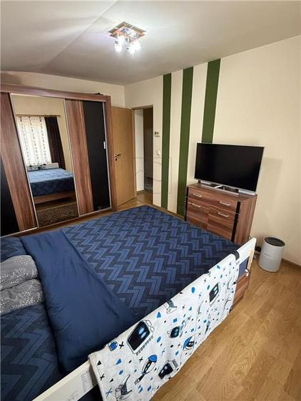 Apartament cu 3 camere decomandat, mobilat în Dâmbovița