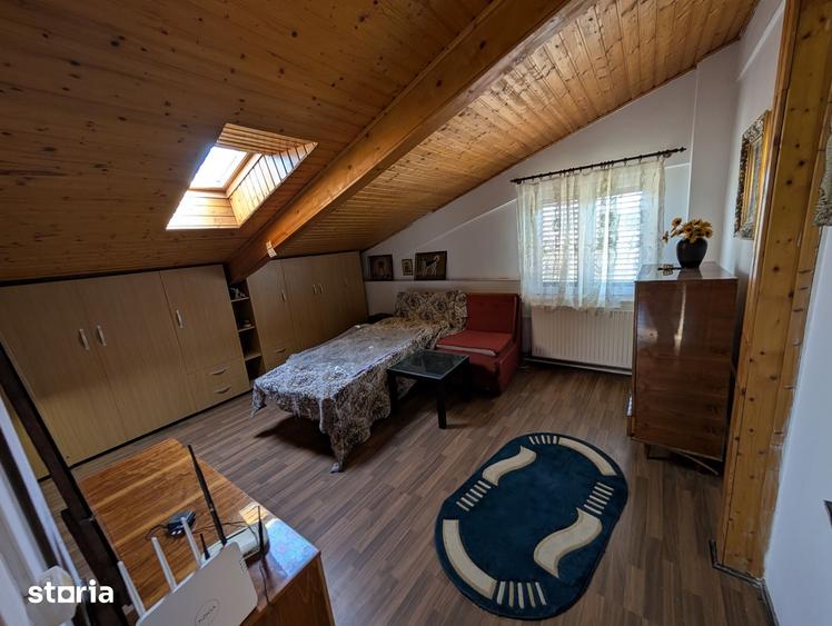 Casă cu 5 camere cu Teren 2100 Mp în Stoenești