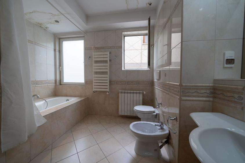 Apartament cu 3 camere decomandat, mobilat în Primăverii