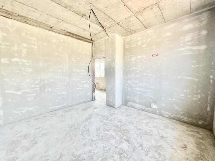 Duplex cu 3 camere cu Canalizare în Albina