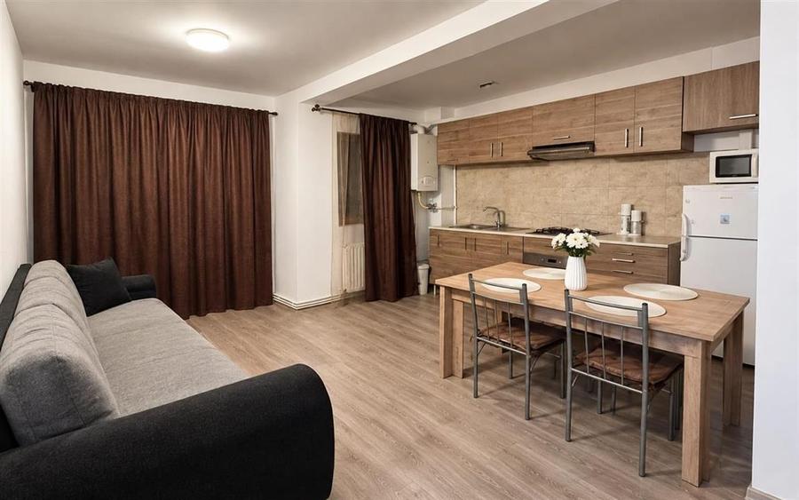 Apartament cu 3 camere semidecomandat, mobilat în Șelimbăr