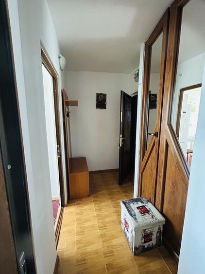 Apartament cu 2 camere semidecomandat în Craiovei
