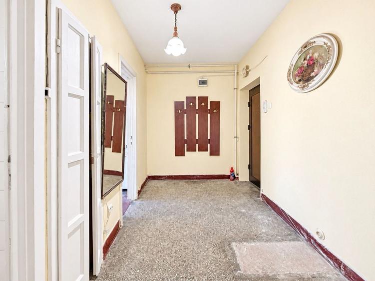 Apartament cu 2 camere semidecomandat în Centru Vechi