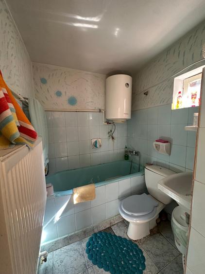 Casă cu 5 camere cu Canalizare în Central