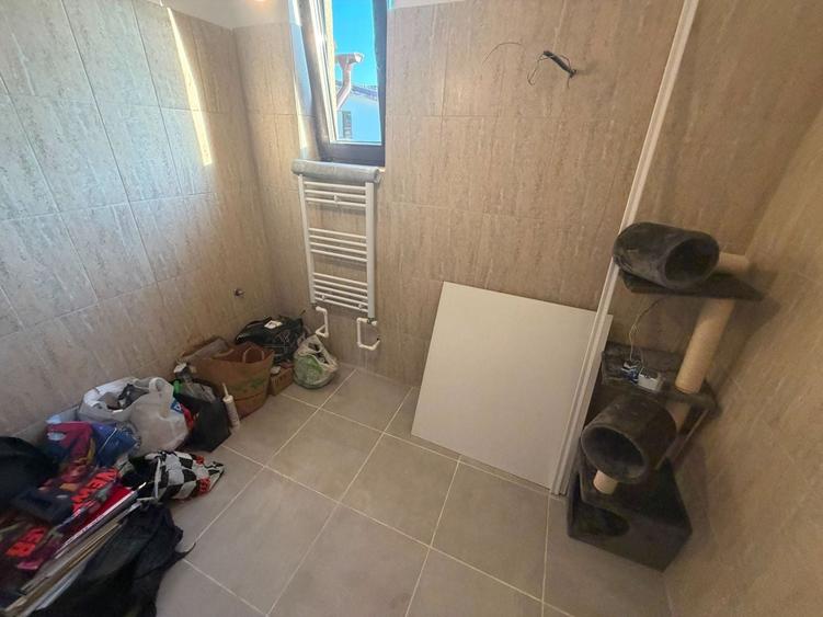 Casă cu 4 camere cu Canalizare în Central