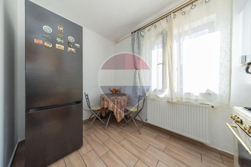 Apartament cu 2 camere decomandat în Tractorul