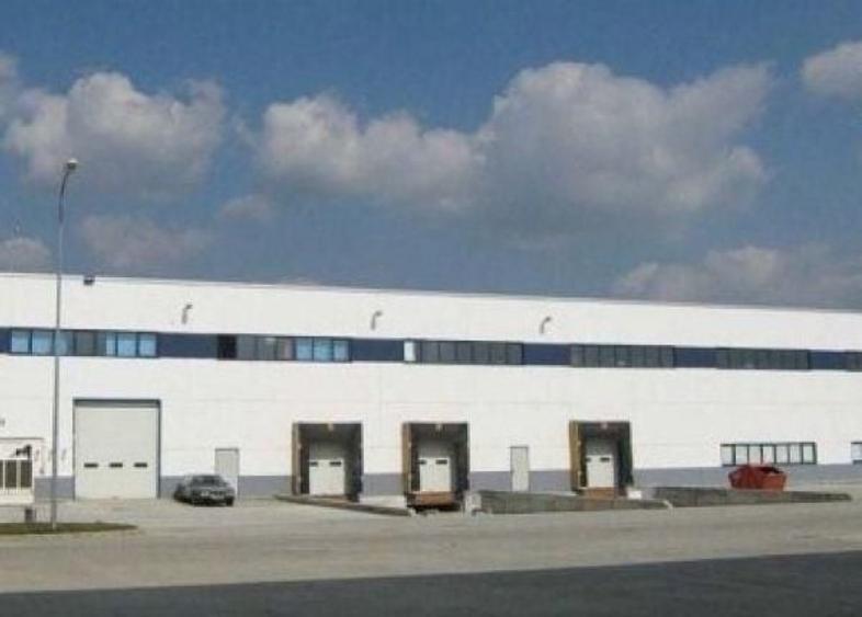 Spațiu industrial, de 2,150 mp, în Dragomirești-Vale