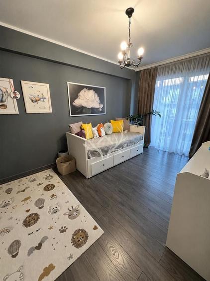 Apartament cu 3 camere decomandat, mobilat în Florești