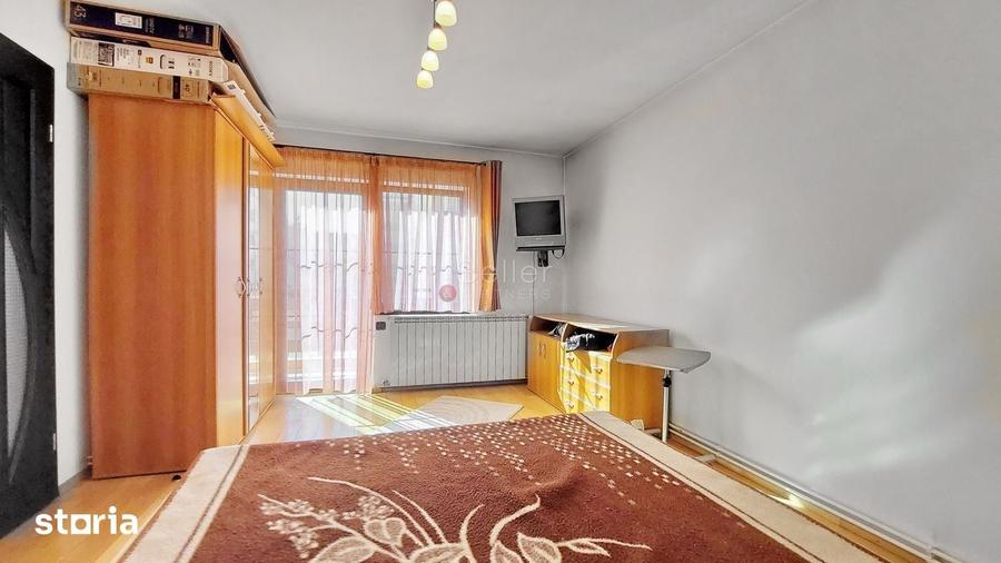 Casă cu 5 camere cu Teren 425 Mp în Florilor