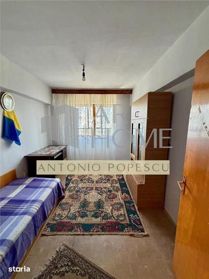Apartament cu 4 camere decomandat în Malu Roșu