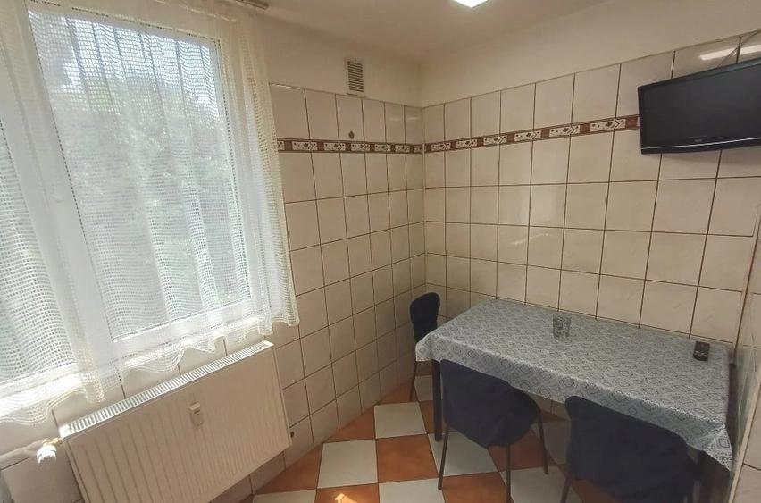 Apartament cu 3 camere decomandat, mobilat în Berceni