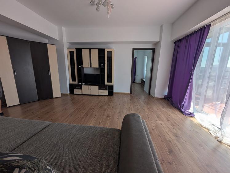 Apartament cu 2 camere semidecomandat, mobilat în 9 Mai