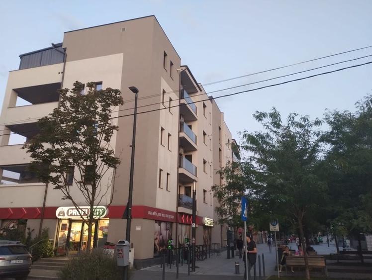 Apartament cu 3 camere decomandat, mobilat în Mărăști