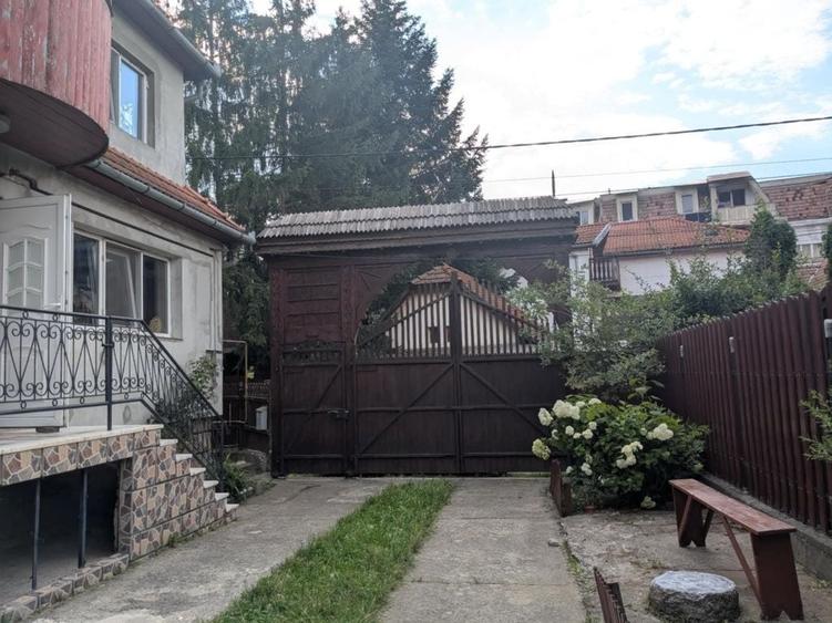 Casă cu 4 camere cu Teren 323 Mp în Central