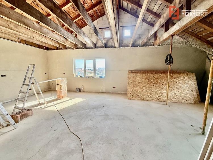 Casă individuală cu 6 camere cu Canalizare în Sânandrei