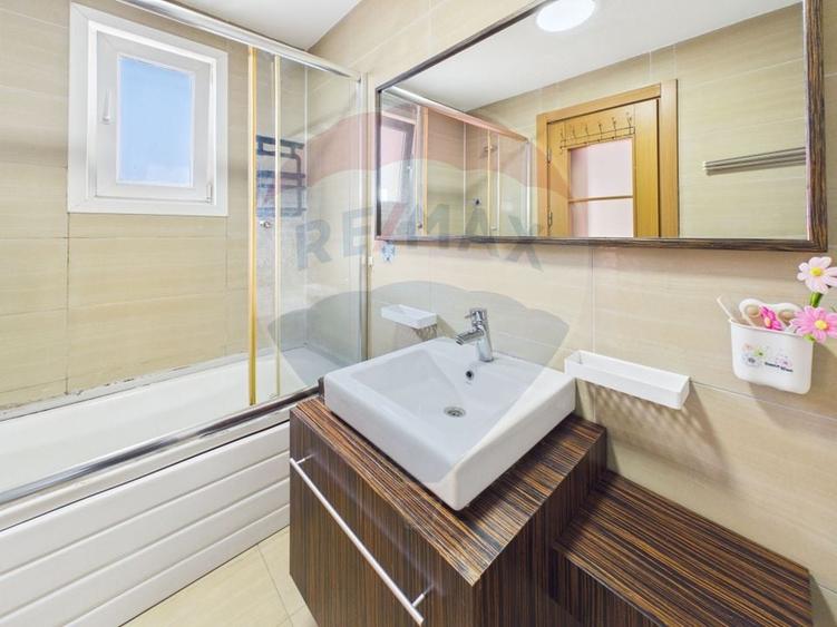 Apartament cu 3 camere decomandat, mobilat în Ștefăneștii de Jos