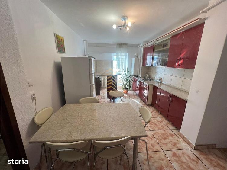 Apartament cu 3 camere decomandat în Central
