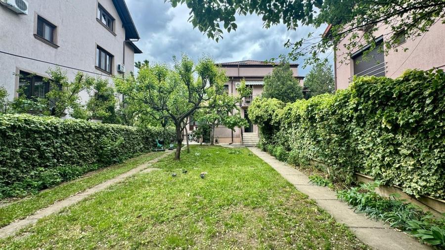 Casă individuală cu 6 camere cu Canalizare în Domenii