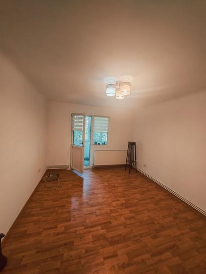 Apartament cu 3 camere decomandat în Mofleni
