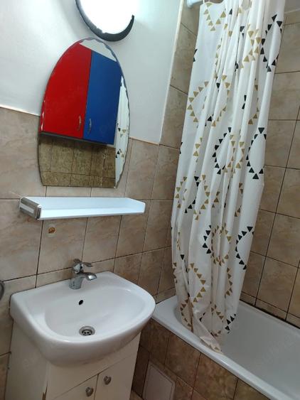 Garsonieră decomandată în Central
