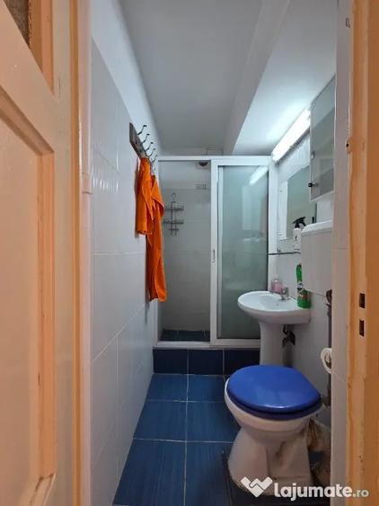 Apartament cu 3 camere semidecomandat în Domenii