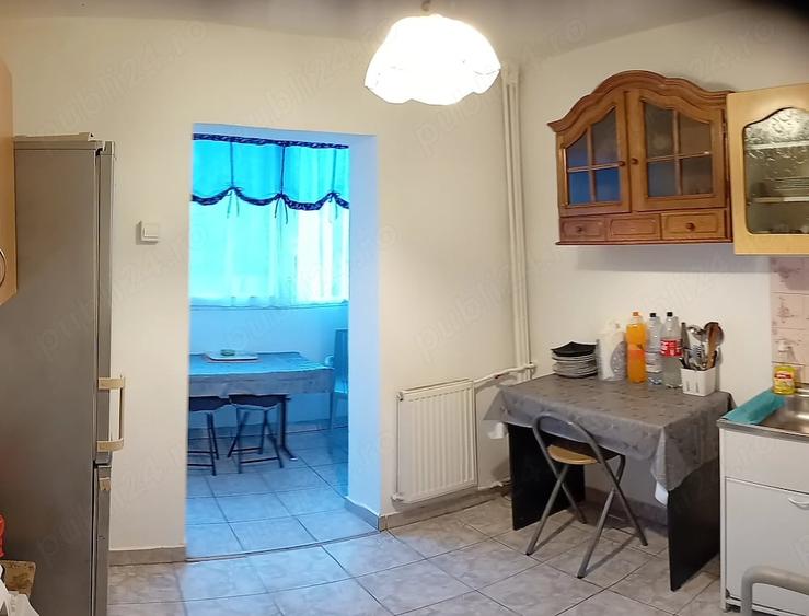 Apartament cu 3 camere semidecomandat în Central