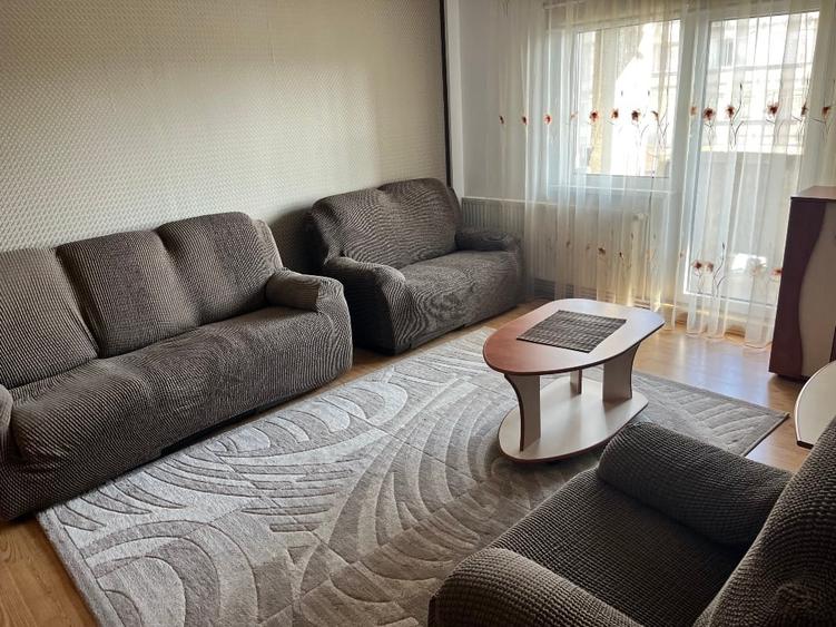 Apartament cu 3 camere decomandat, mobilat în Florilor