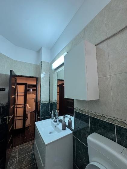 Apartament cu 3 camere semidecomandat, mobilat în Decebal