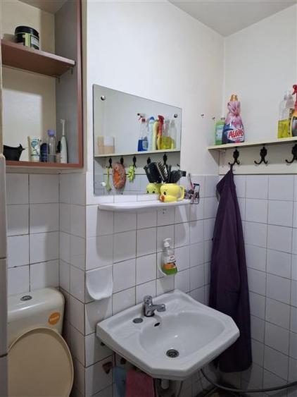 Apartament cu 3 camere semidecomandat în Fizicienilor