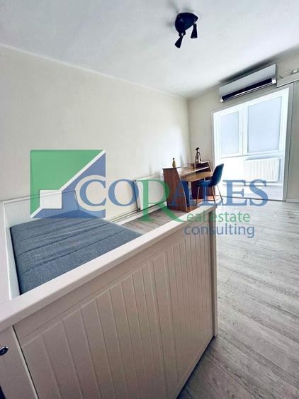 Apartament cu 3 camere semidecomandat, mobilat în Complex Studențesc