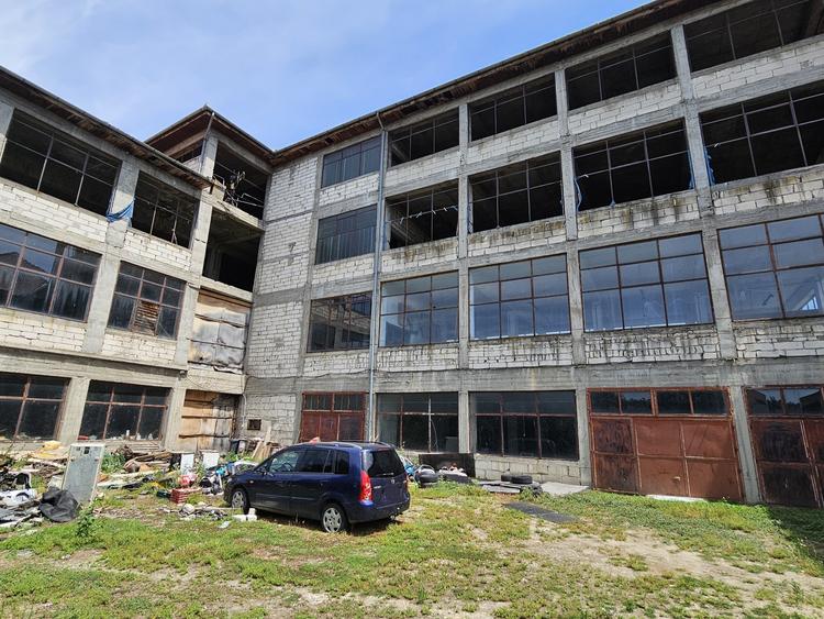 Spațiu comercial, de 2,800 mp, în Freidorf