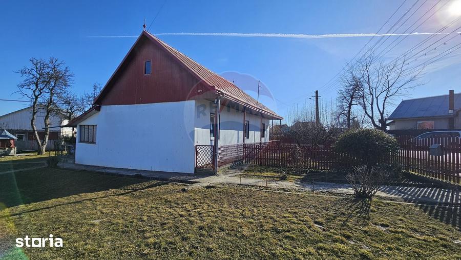 Casă cu 3 camere cu Teren 4900 Mp în Central