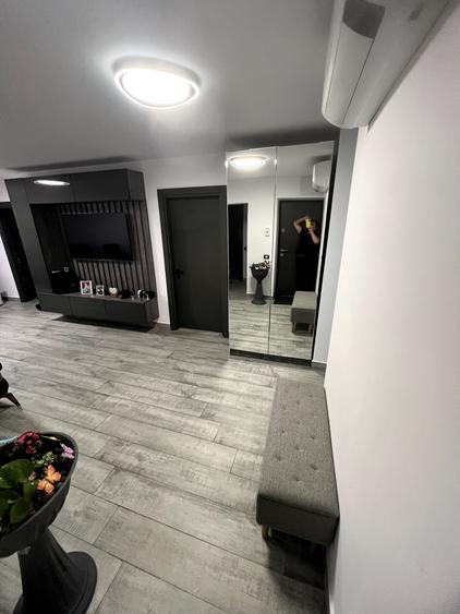 Apartament cu 4 camere decomandat în Central