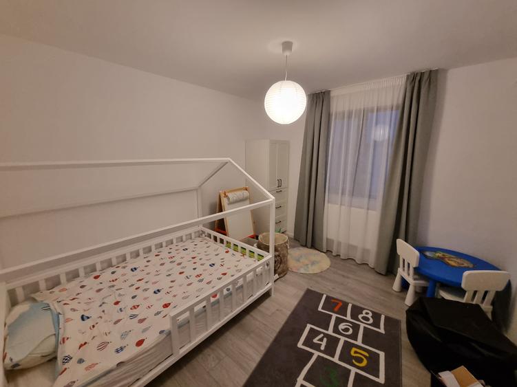 Casă individuală cu 4 camere cu Canalizare în Central
