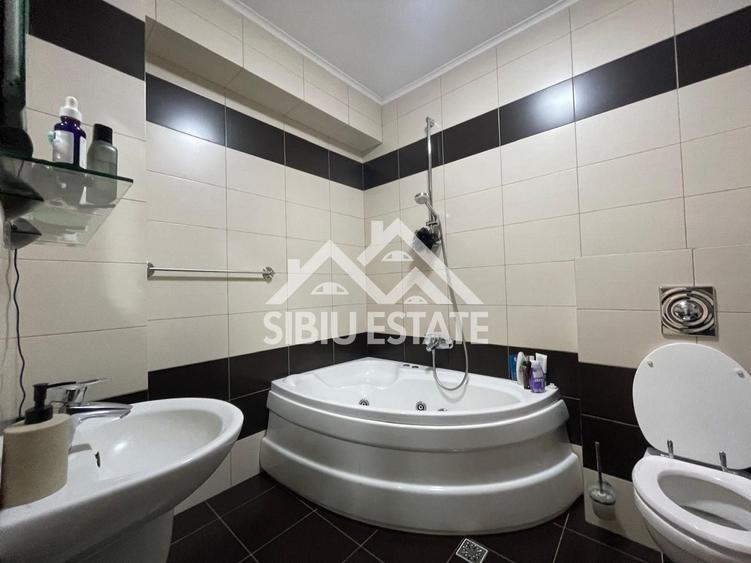 Apartament cu 3 camere decomandat, mobilat în Turnișor