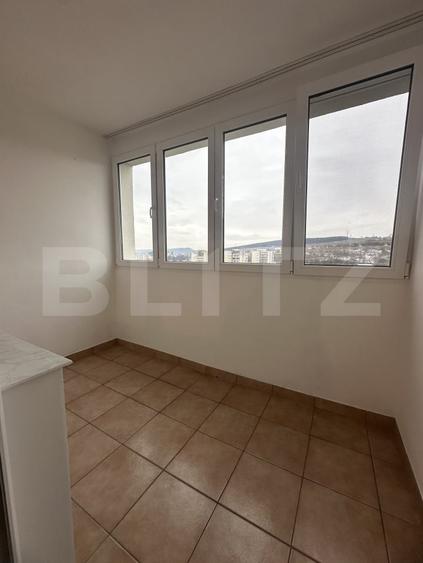 Apartament cu 3 camere decomandat în Dâmbu Pietros