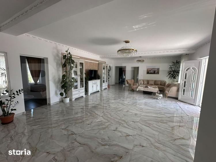 Casă cu 9 camere cu Teren 1604 Mp în Central
