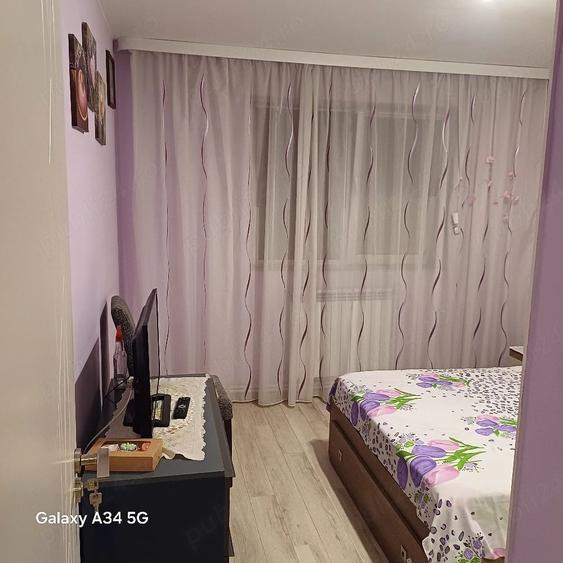 Garsonieră decomandată în Boema