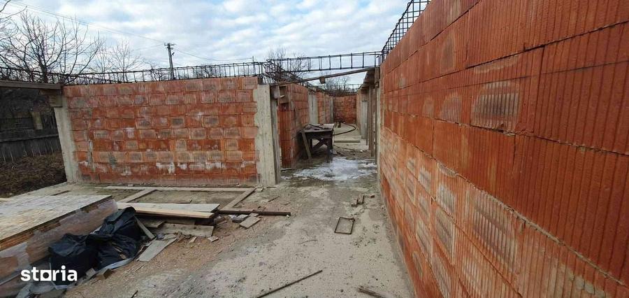 Casă cu 4 camere cu Teren 3200 Mp în Deleni